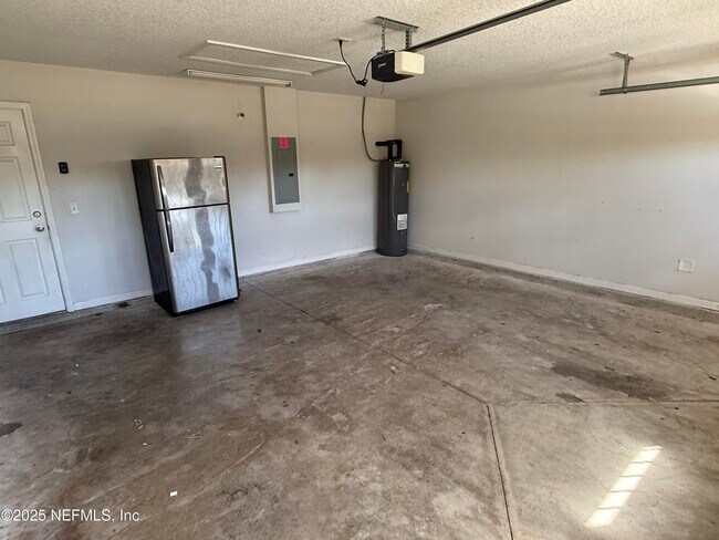 Building Photo - 8850 Southwest Ct