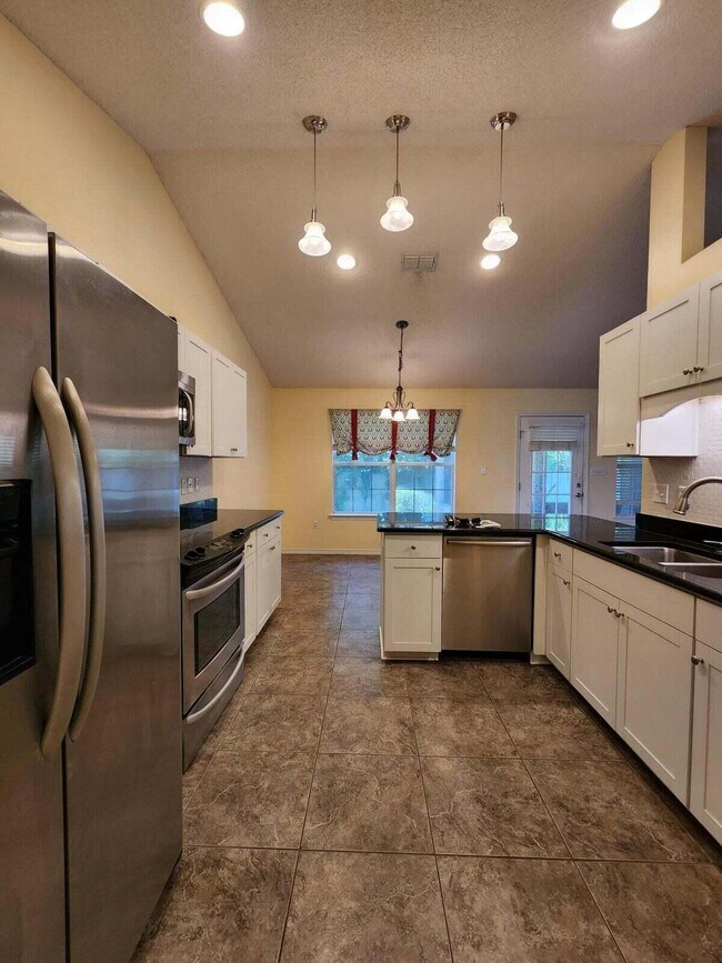 Building Photo - 2359 Heritage Cir