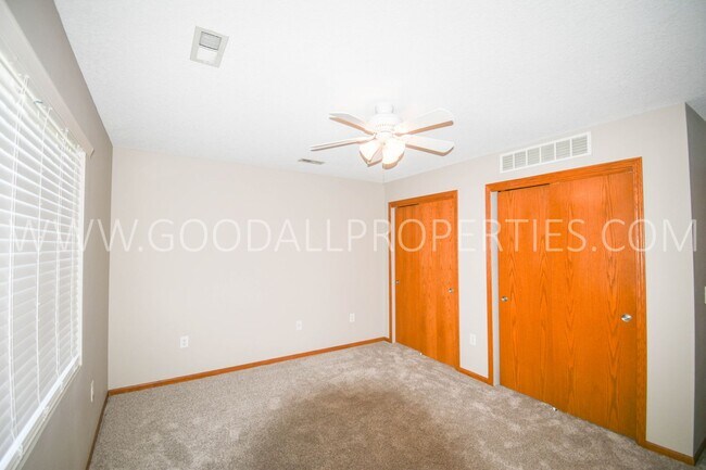 Building Photo - 3 bed 2.5 bath Single Family Home with fenced in yard in Urbandale within the Waukee School District