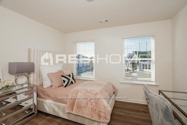 Building Photo - 4023 Springhead Wy