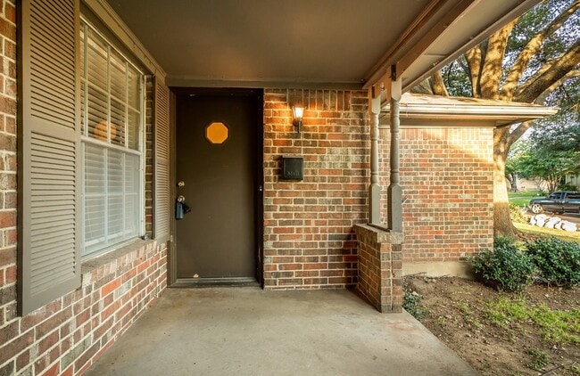 Building Photo - 7544 Brentcove Cir