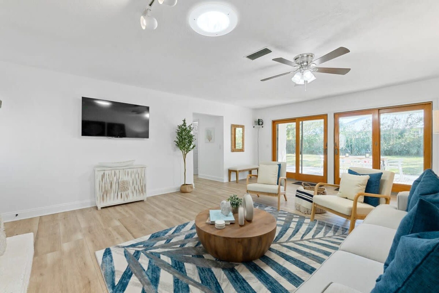 Building Photo - 305 3rd St