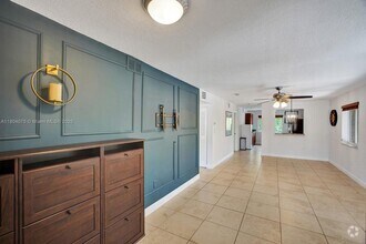 Building Photo - 6235 SW 47th Manor