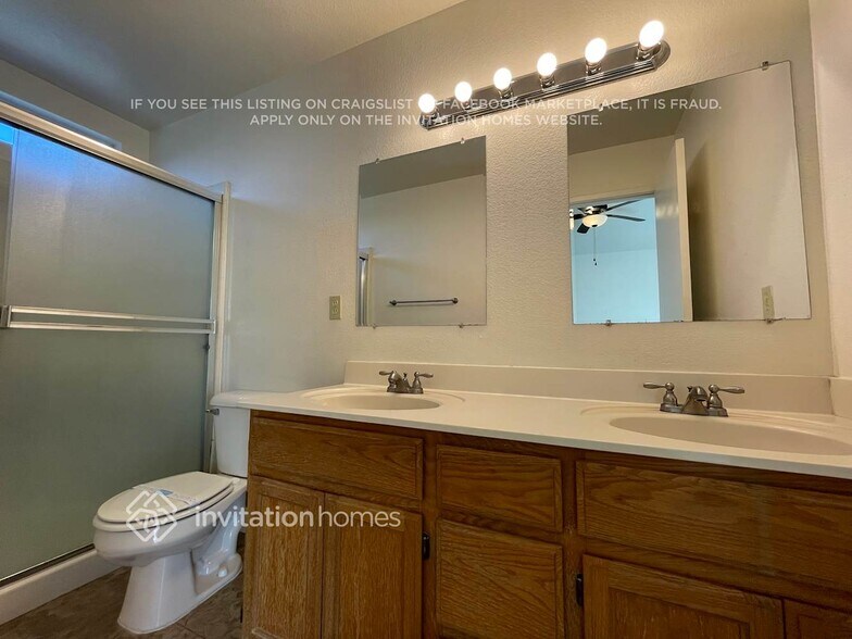 Building Photo - 1144 La Mesa St