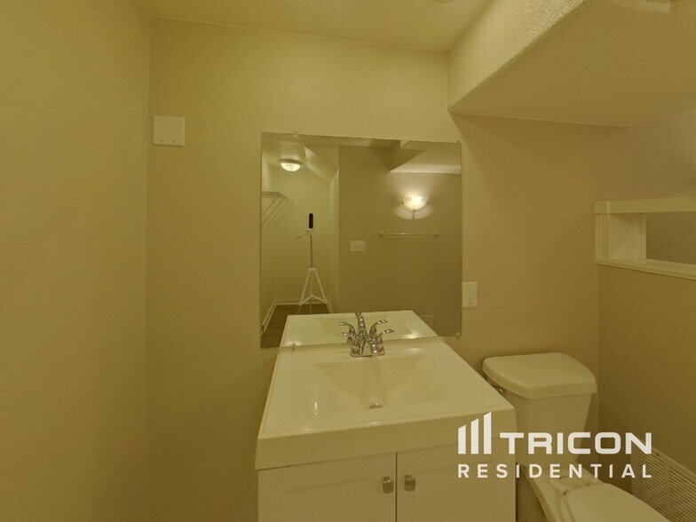 Building Photo - 1584 Canoe Creek Dr N