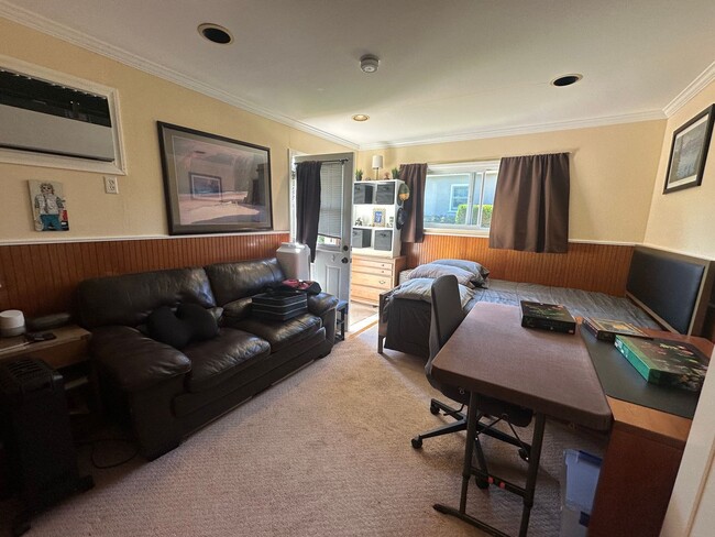 Building Photo - Studio Home in Desirable West Menlo Park- Walk to Downtown