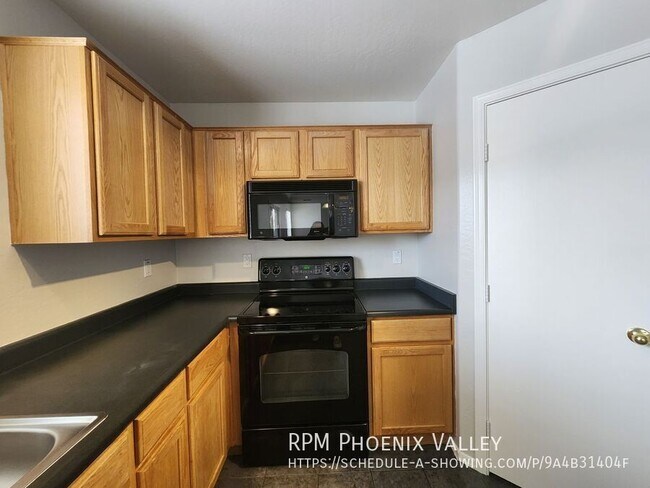 Building Photo - 13921 W Port Royale Ln
