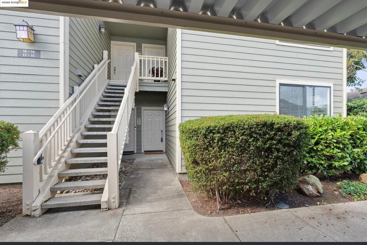 Building Photo - 15 Shoreline Ct