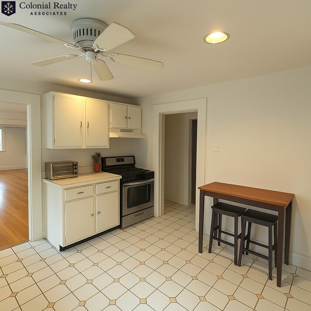 Building Photo - 47 Chapman St