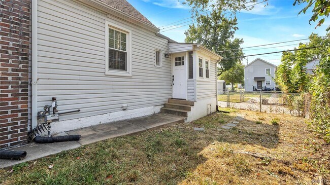 Building Photo - 6622 Crest Ave