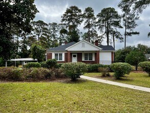 Building Photo - Fantastic Bungalow in Rosewood!
