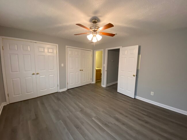 Building Photo - 1329 Kenilwood Way