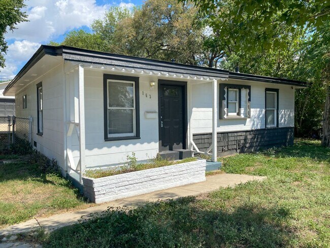 Primary Photo - 3BED/2BATH HOUSE FOR RENT AVAILABLE NOW! *...