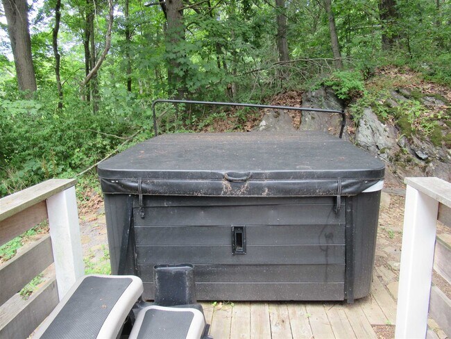 Building Photo - 101 Bundy Hill Rd