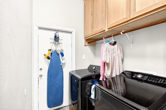 Building Photo - 2230 Howell Ave