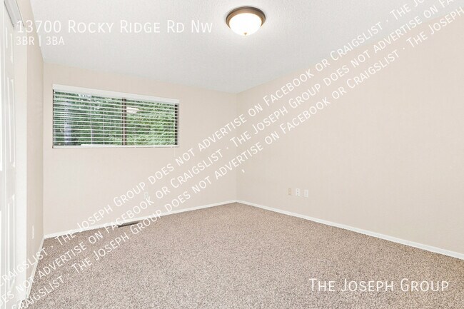 Building Photo - 13700 Rocky Ridge Rd NW