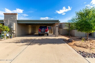 Building Photo - 4254 E La Cienega Dr
