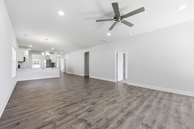 Building Photo - 903 Eakins Ln