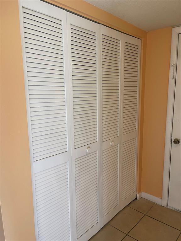 Building Photo - 549 Fairways Dr
