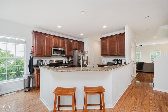 Building Photo - 755 Ivy Ln