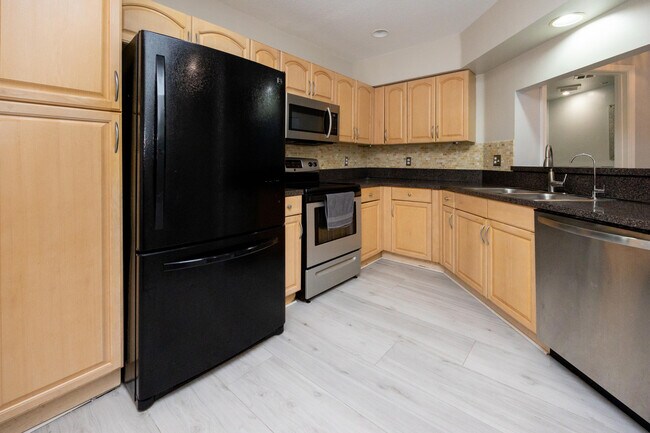 Building Photo - 50 Desford Ln