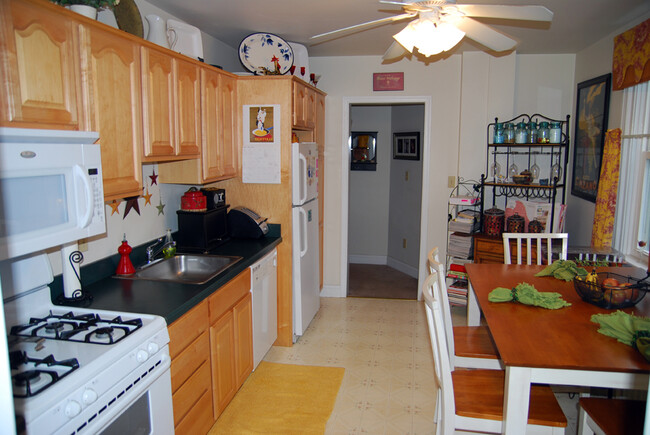 Kitchen - 1736 Ferndale Ave