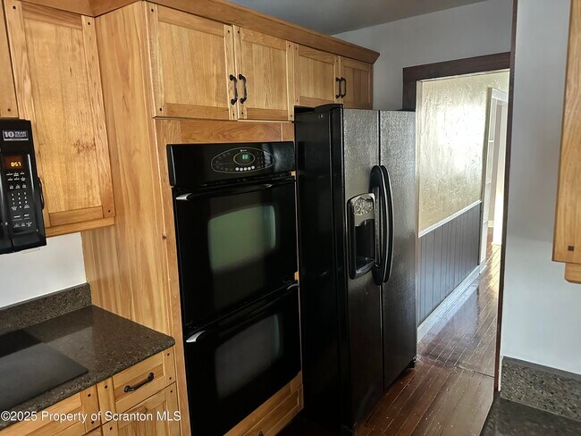 Building Photo - 1108 N Abington Rd