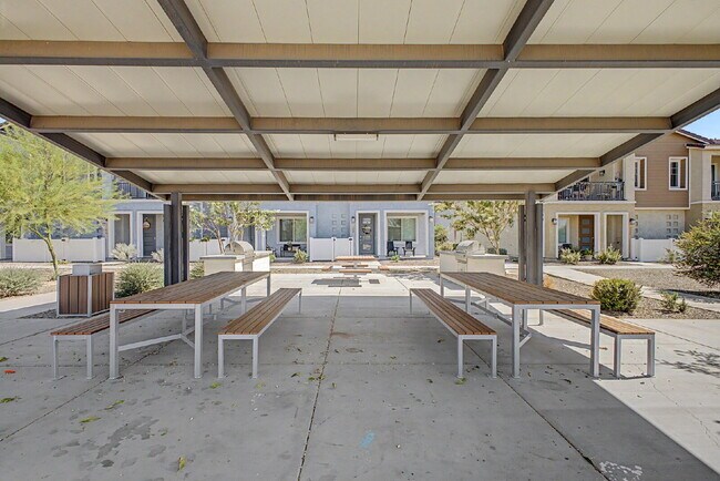 Building Photo - Live the Hawes Crossing Lifestyle – Pool, Pickleball & More! Internet included in the rent!