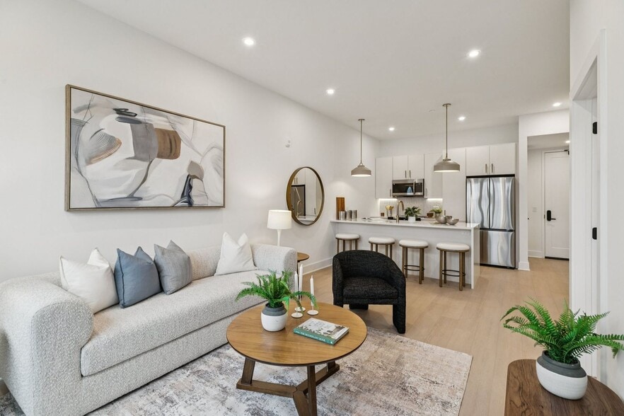 Interior Photo - 20 West