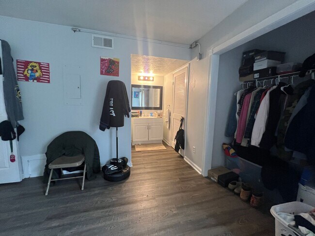 Building Photo - Gated Community Condo in Hampton