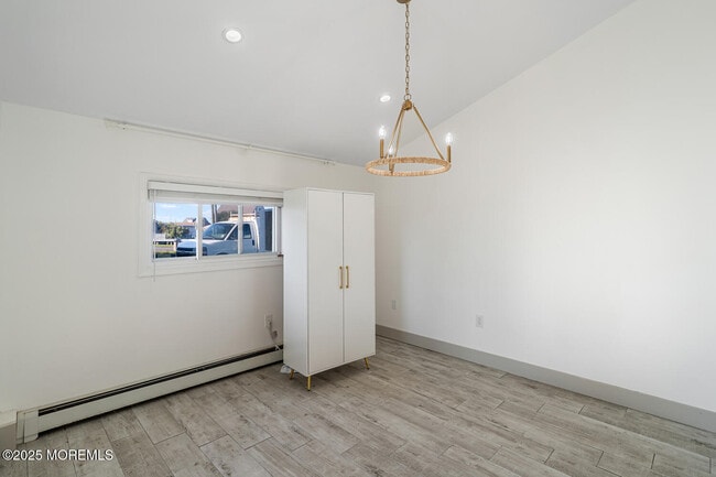 Building Photo - 102 E Boat Dr