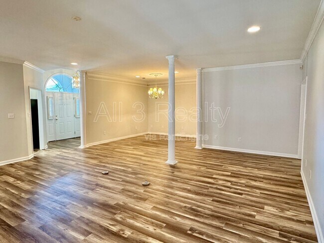 Building Photo - 113 River Chase Ct