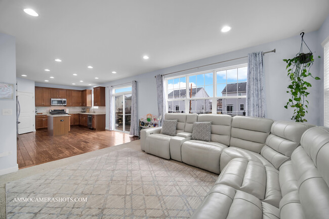 Building Photo - 2305 Brookstone Dr