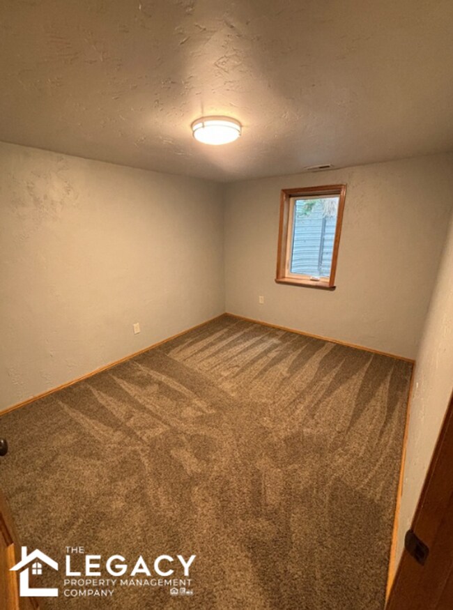 Building Photo - Eastside Home