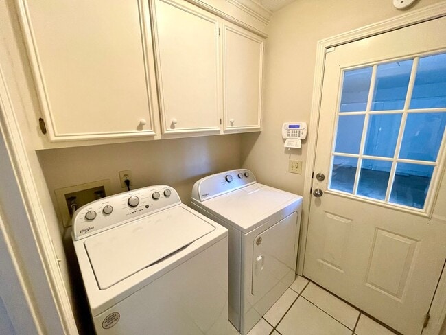 Building Photo - 3/2 Available for Rent in Madison! Cobblestone Subdivision