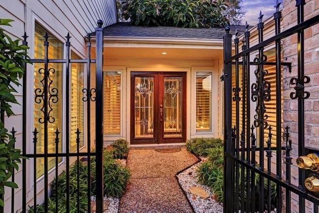 Building Photo - 11314 Piping Rock Dr