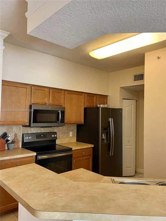 Building Photo - 4202 Myrtlewood Cir E
