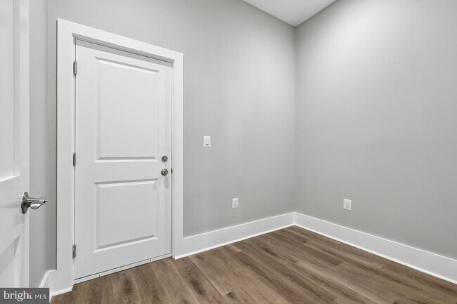 Building Photo - 735 N George Mason Dr