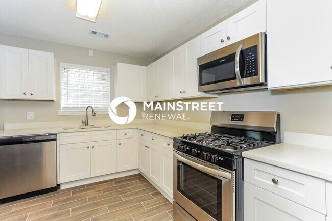 Building Photo - 3 Bedroom Pet-Friendly Home in LOCUST GROVE, GA with Main Street Renewal