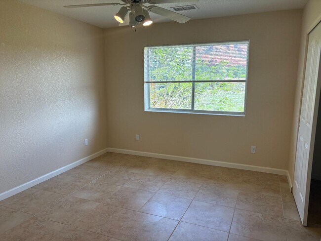 Building Photo - 60 Tilley Ln