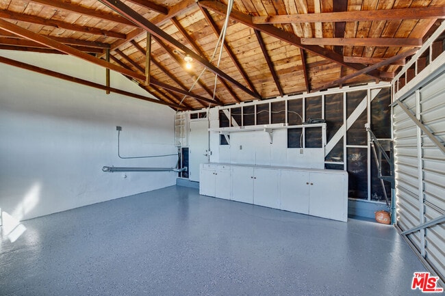 Building Photo - 431 W Acacia Ave