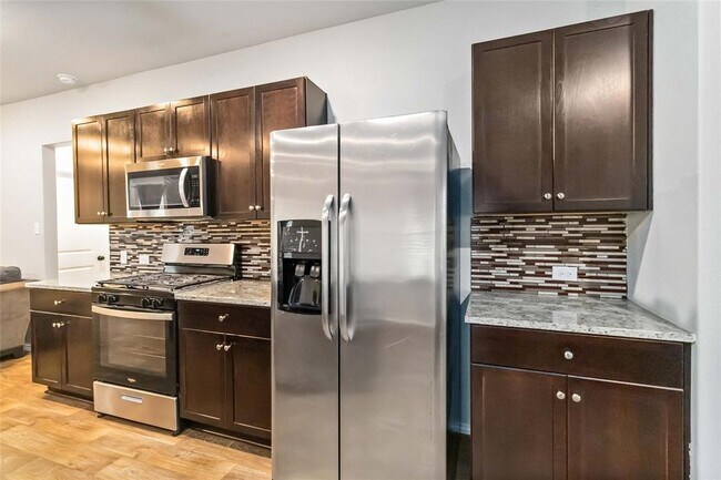 Building Photo - 2845 Wolfcreek