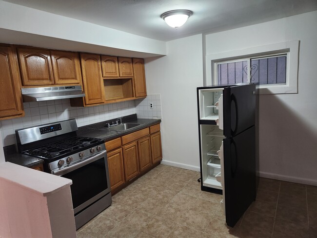 Kitchen - 3544 33rd St