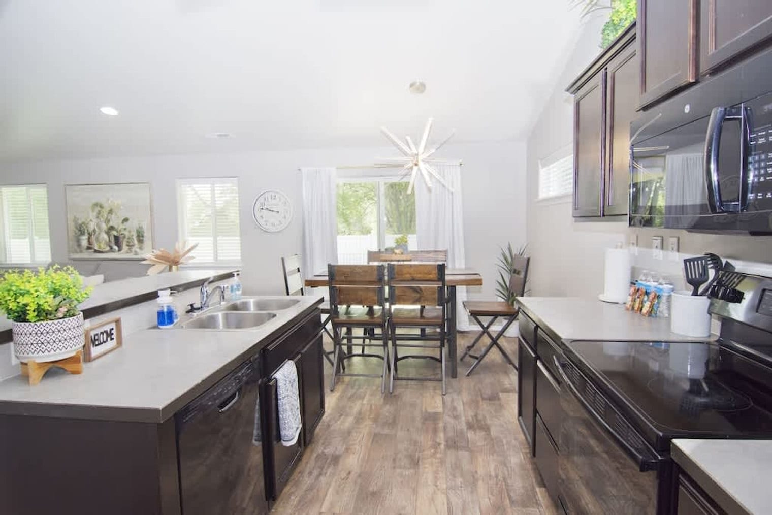 Building Photo - 2023 E Elm Grove Dr