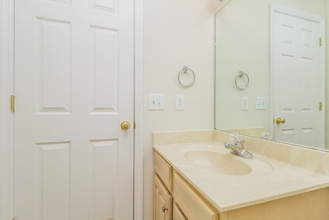 Building Photo - 5525 Craftwood Dr