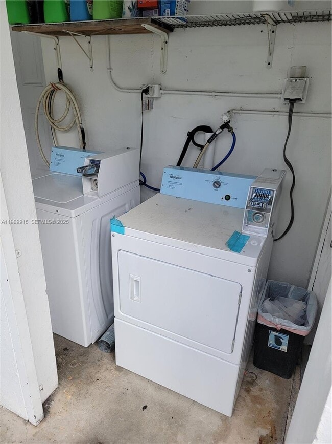 Building Photo - 3433 SW 12th St