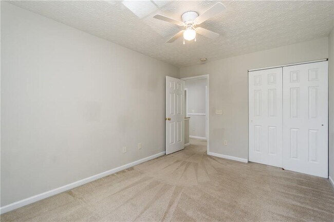 Building Photo - 5765 Ridge Stone Way