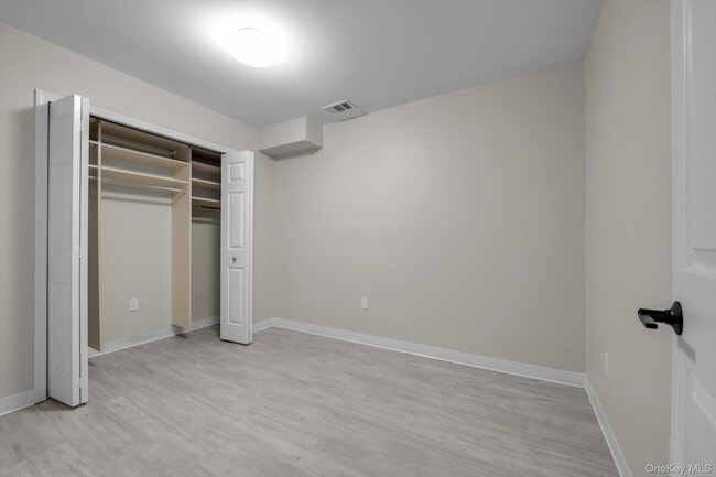 Building Photo - 2-41 Oak Park Drive Unit