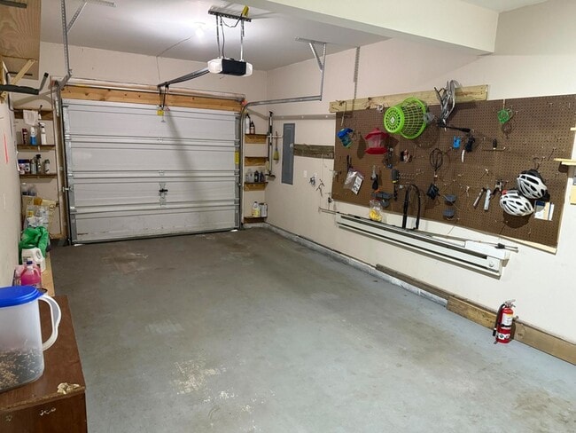 Building Photo - 3051 Briarwood Dr
