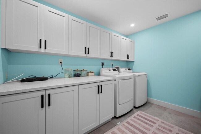 Building Photo - 13849 Deer Creek Dr